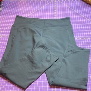 CRVS Curves and Combatboots Grey Capri -Length Leggings - Large EUC